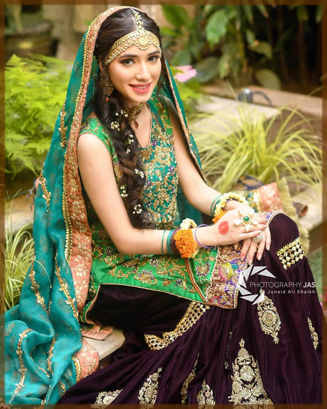 Details more than 70 bridal mehndi dresses pakistani 2023 - seven.edu.vn