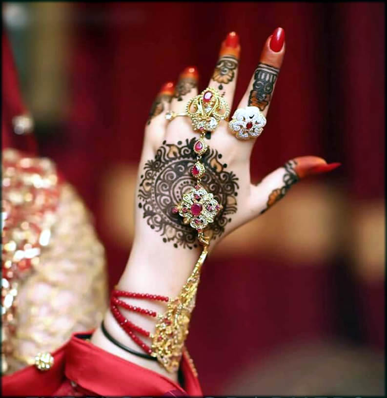 Share 77+ pakistani bridal mehndi designs images latest - seven.edu.vn